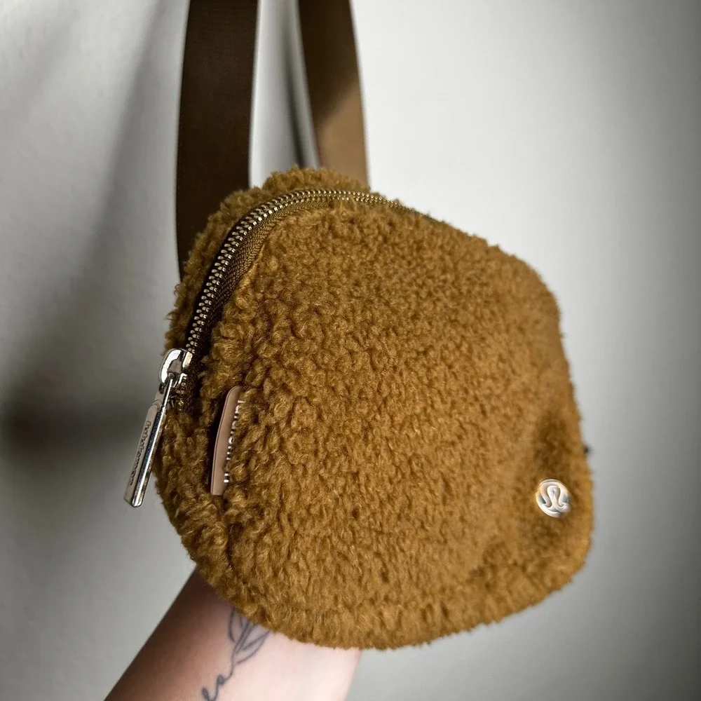 Lululemon Everywhere Belt Bag 1L Fleece Burnt Caramel Brown Sherpa LU9B18S